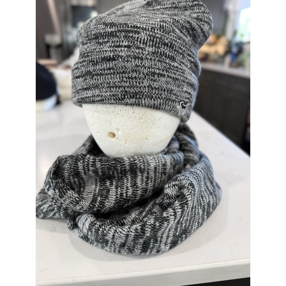 Victoria's Secret Womens Winter Hat and Infinity Scarf Set‎ Black/Gray LOGO Dog